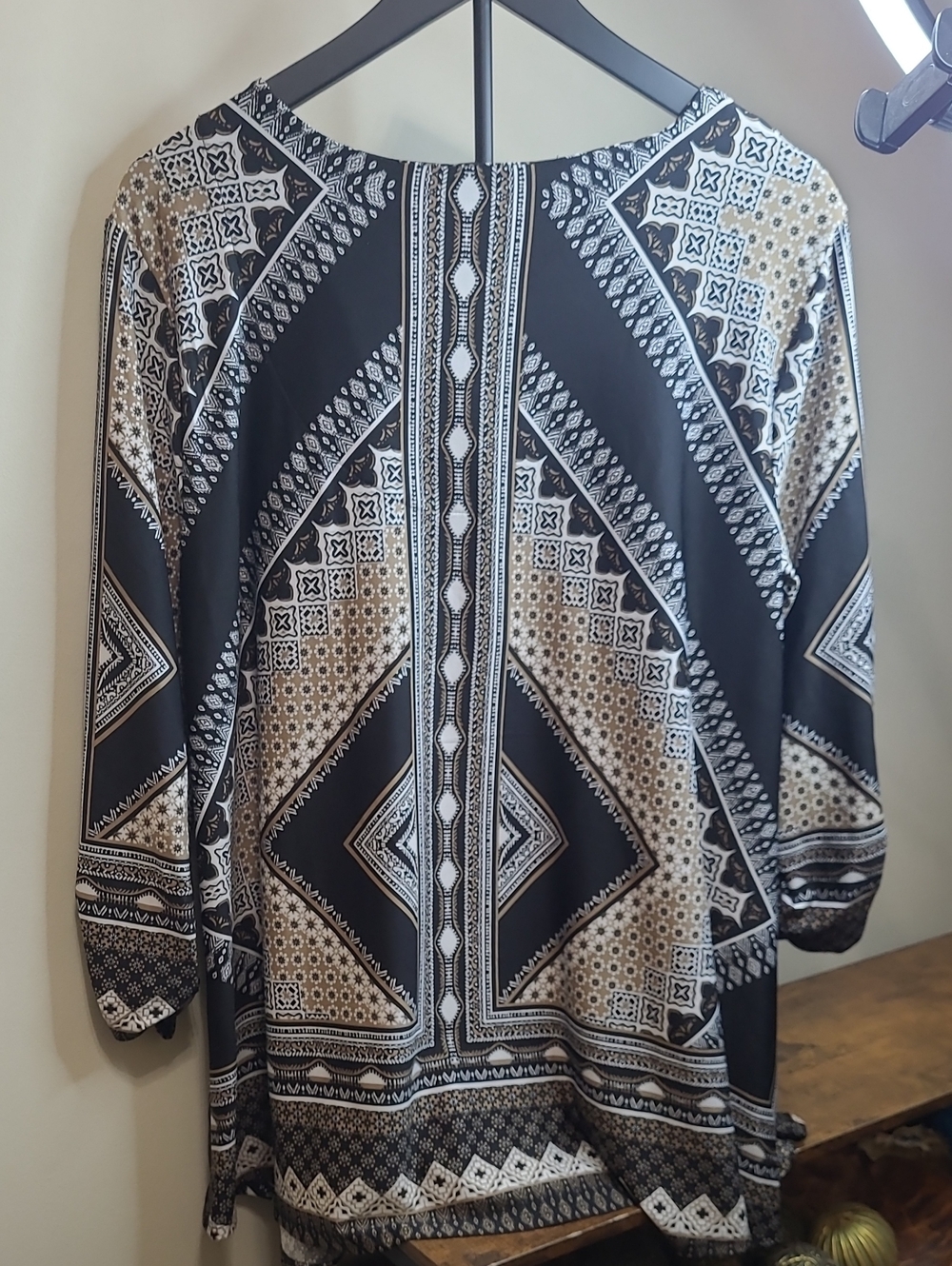 New Directions Black, Tan & White Abstract Print Tunic Top with Keyhole Neck XL - Picture 2 of 8